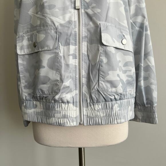 Chico's Zenergy Camo Mix Jacket UPF 50 Frosted Gray Chico's 1 Medium 8 NWT - Picture 3 of 10